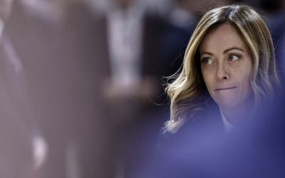 Referendumul din Italia: Primele rezultate indică un vot „Nu” strâns pentru reforma justiției Primele rezultate ale sondajelor la ieșirea de la urne în Italia arată un avantaj fragil al votului „Nu” la referendumul privind reforma justiției