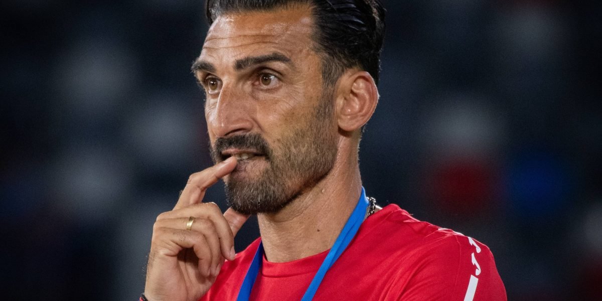 Charalambous demisionează de la FCSB după rezultatele slabe