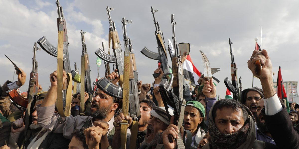 Avertisment: Intervenție militară directă, pe „degetul pe trăgaci”