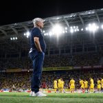 Selecționerul Lucescu, Rău în Cantonament