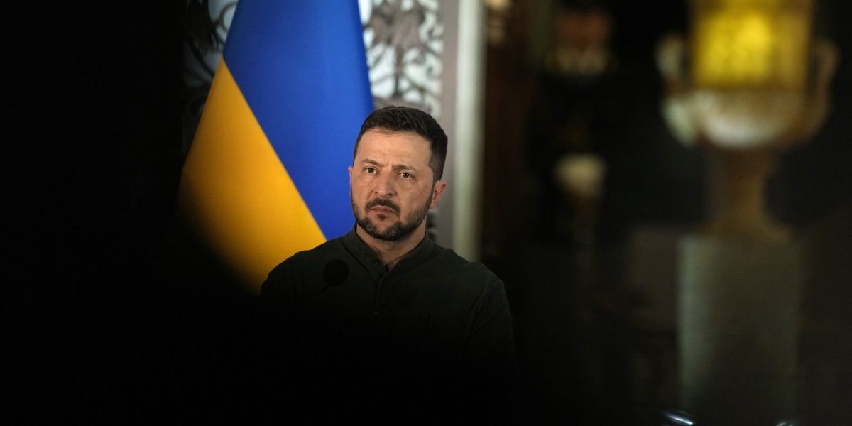 Ucraina, dispusă la încetarea atacurilor asupra infrastructurii rusești, sub condiții Președintele ucrainean Volodimir Zelenski a declarat luni că este pregătit să oprească atacurile asupra infrastructurii energetice ruse, cu condiția ca Moscova să facă același lucru în privința instalațiilor ucrainene