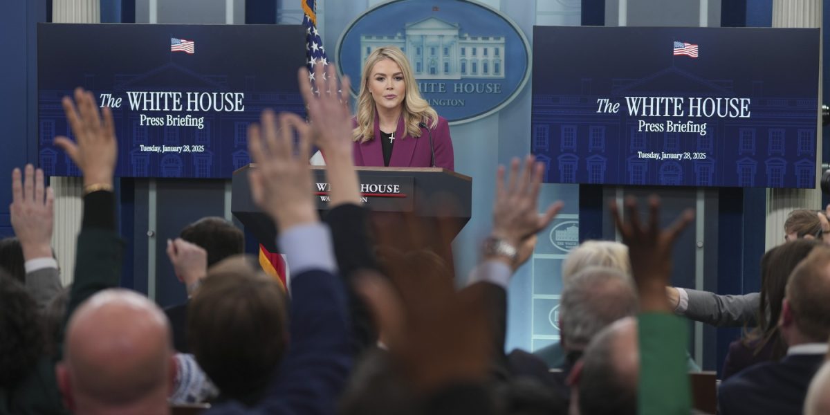 Tensiuni diplomatice: Trump amenință Spania cu sancțiuni comerciale pentru refuzul de a sprijini operațiunile militare împotriva Iranului Casa Albă și-a exprimat miercuri speranța că Spania va coopera în cele din urmă cu Statele Unite în ceea ce privește operațiunile militare împotriva Iranului, după ce președintele Donald Trump a amenințat cu un embargo comercial