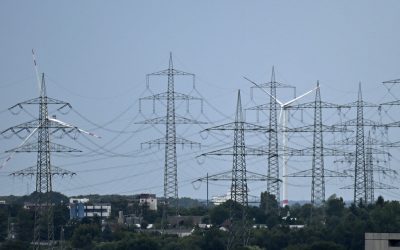 APCE acuză blocaje deliberate în sectorul energetic românesc Asociația prosumatorilor și a comunităților de energie (APCE) acuză, într-un comunicat de presă emis vineri, blocaje intenționate în sectorul energetic românesc, care ar afecta negativ economia națională