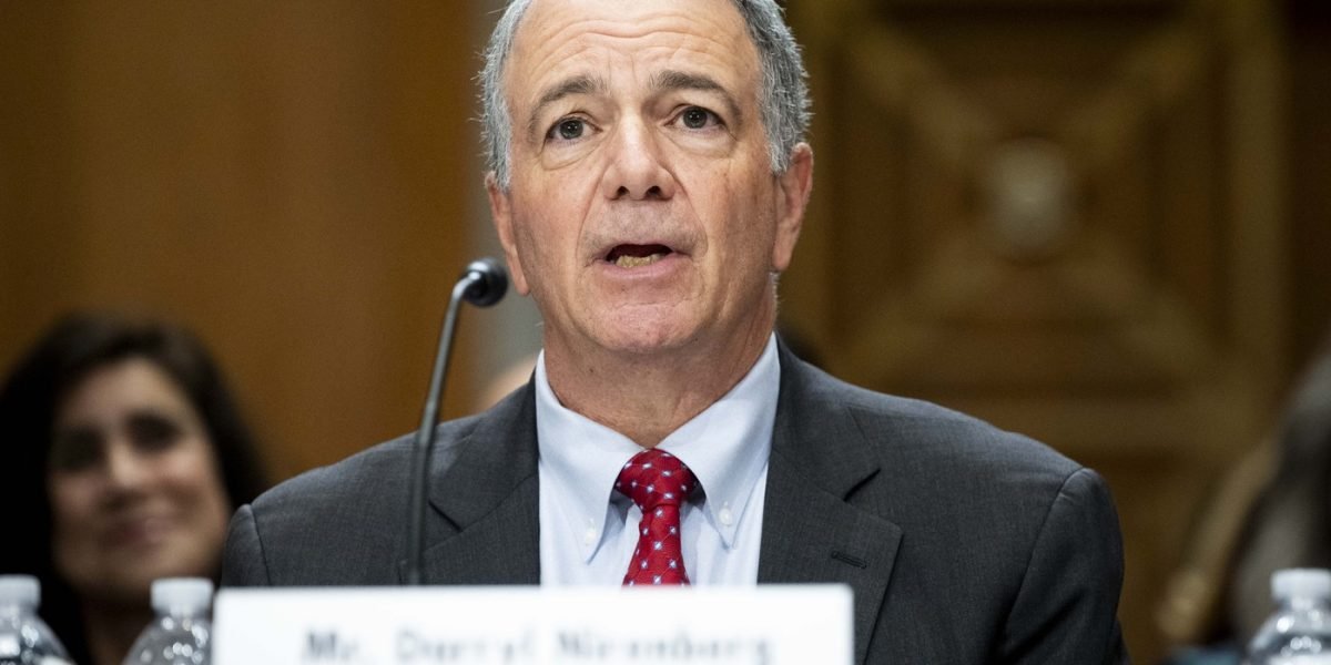 Noul ambasador al Statelor Unite ale Americii, Darryl Nirenberg, își începe marți mandatul în România Darryl Nirenberg, noul ambasador al Statelor Unite ale Americii în România, va fi primit marți la ora 14:00 de primarul general Nicușor Dan, cu ocazia prezentării scrisorilor de acreditare