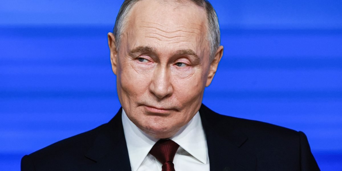 Putin și Pezeshkian discută despre război, pe fondul acuzațiilor privind sprijinul rusesc pentru Iran Președintele rus Vladimir Putin și omologul său iranian, Masoud Pezeshkian, au discutat prin telefon despre conflictul în curs de desfășurare