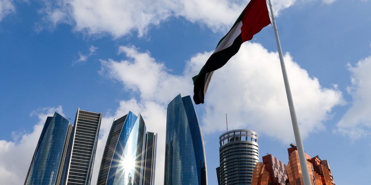 Abu Dhabi: Peste o sută de persoane arestate pentru răspândirea de „informații înșelătoare” despre război Poliția din Abu Dhabi a arestat peste o sută de persoane, suspectate de filmarea și difuzarea de informații false despre evenimentele recente din regiune