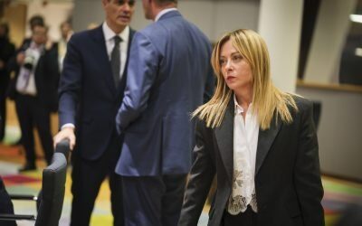 Meloni critică dependența Europei și pledează pentru autonomie strategică Prim-ministrul italian, Giorgia Meloni, a atras atenția asupra vulnerabilităților strategice ale Europei, subliniind dependența continentului de resursele externe
