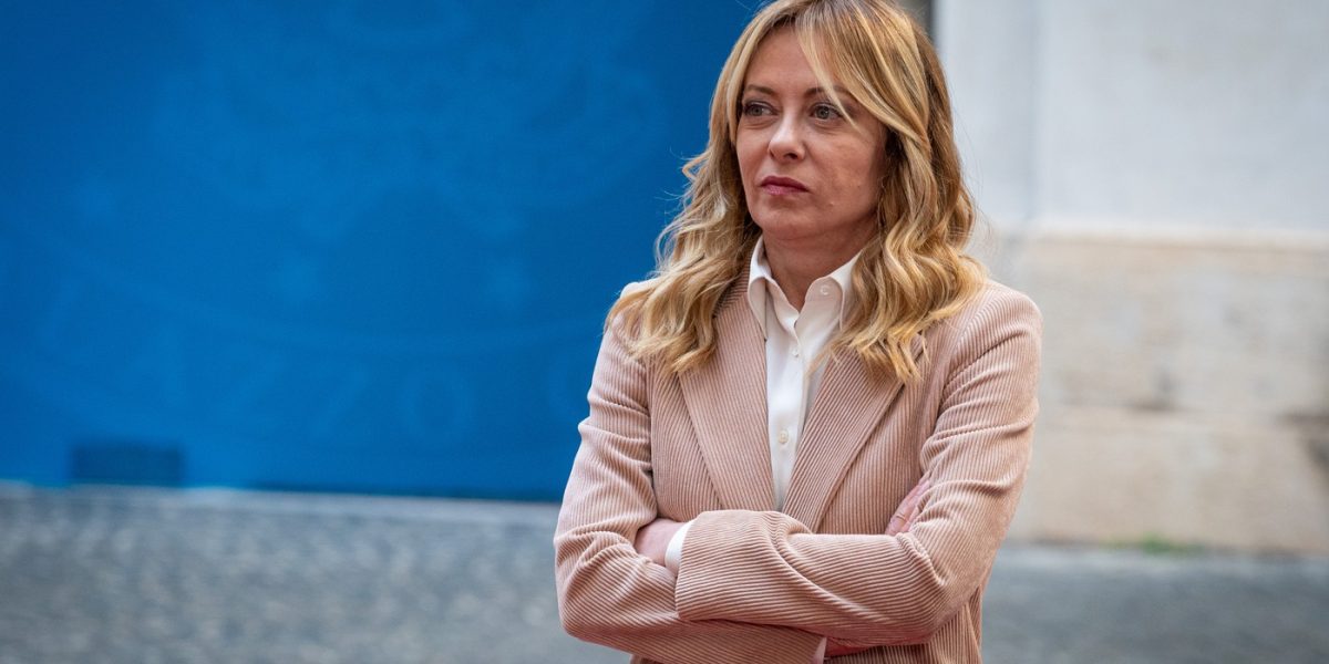 Italia: Guvernul Meloni explorează reintroducerea energiei nucleare, la decenii după interzicere Roma, Italia – Guvernul condus de premierul Giorgia Meloni analizează posibilitatea de a relua producția de energie nucleară în Italia, la aproape 40 de ani de la închiderea ultimului reactor și la 15 ani după o tentativă eșuată de a inversa decizia