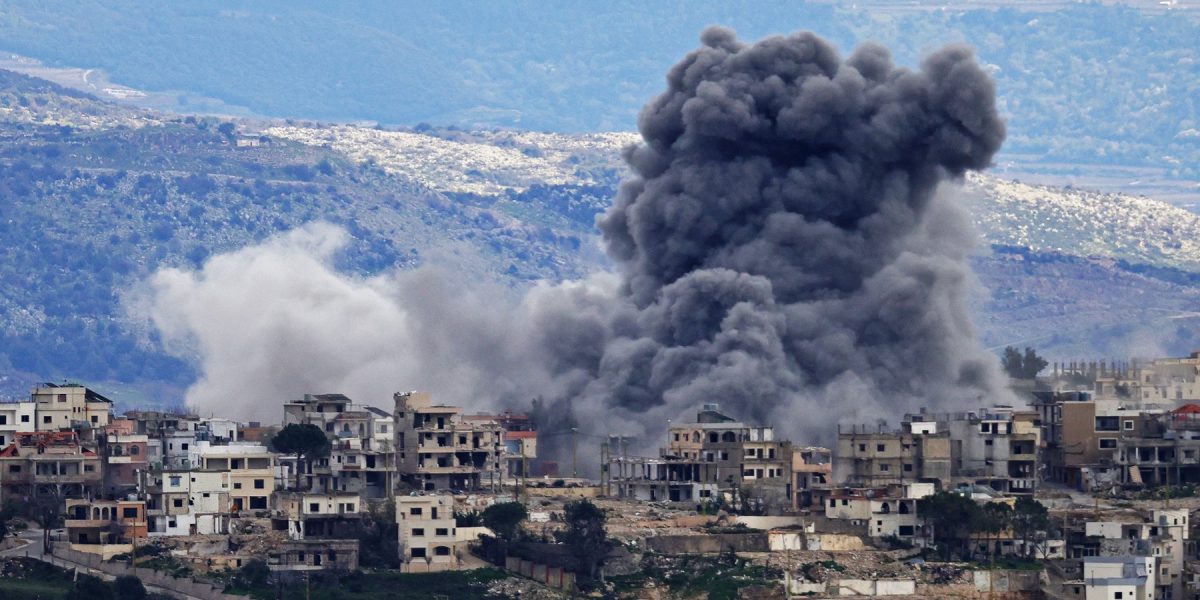 Israel își intensifică atacurile împotriva Hezbollah, vizând atât obiective militare, cât și infrastructura civilă a grupării libaneze