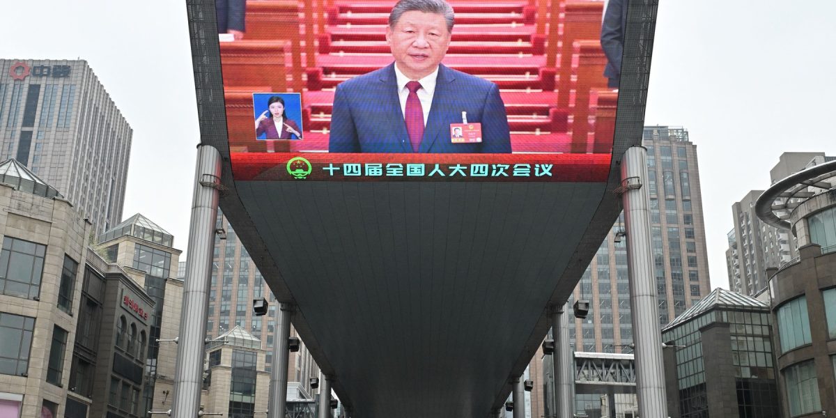 China își propune să devină lider mondial în tehnologie, prin adoptarea agresivă a inteligenței artificiale (AI) și prin investiții masive în domenii de vârf, precum calculul cuantic și robotică, conform unui plan pe cinci ani prezentat recent