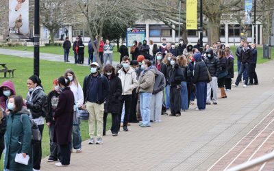 Focar de meningită în Marea Britanie: Riscul pentru restul Europei, considerat scăzut Centrul European pentru Prevenirea și Controlul Bolilor (ECDC) a declarat că riscul de răspândire a bolii meningococice invazive în rândul populației generale rămâne „foarte scăzut” la nivelul Uniunii Europene și al Spațiului Economic European