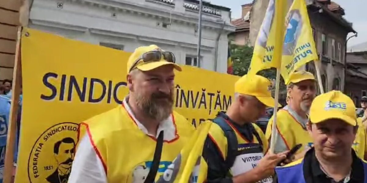 Profesorii amenință cu greva la simulările examenelor naționale, acuzând presiuni din partea autorităților Federațiile sindicale din educație „Spiru Haret” și FSLI avertizează că ar putea organiza greve în timpul simulărilor examenelor naționale, acuzând Ministerul Educației și inspectoratele școlare de ignorarea semnalelor de alarmă și de presiuni asupra profesorilor