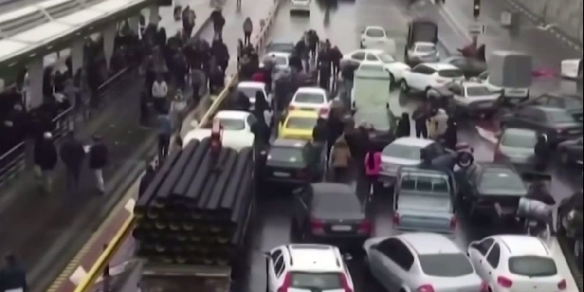 Inflația din Iran atinge cote alarmante, pe fondul tensiunilor regionale Rata anuală a inflației în Iran a urcat la 50,6% la jumătatea lunii martie, marcând o creștere de trei puncte procentuale față de luna precedentă, conform datelor oficiale