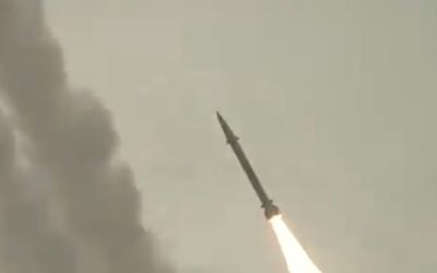Iranul amenință cu atacarea instalației nucleare Dimona ca răspuns la o posibilă schimbare de regim Un oficial militar iranian a avertizat miercuri că Teheranul ar putea lovi instalația nucleară israeliană de la Dimona dacă Israelul sau Statele Unite vor încerca să provoace o schimbare de regim în Iran