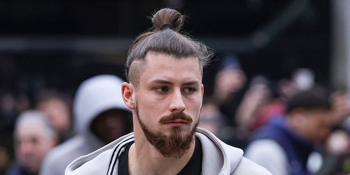 Drăgușin, absent la eșecul lui Tottenham cu Crystal Palace: Lovitură la cap și protocol medical Fundașul român Radu Drăgușin nu a fost pe teren joi seară în meciul dintre Tottenham și Crystal Palace, pierdut de echipa sa cu 1-3