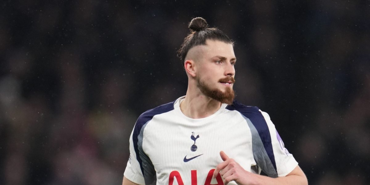 Drăgușin, titular în Fulham – Tottenham! Etapa 28 Premier League, exclusiv pe Voyo.