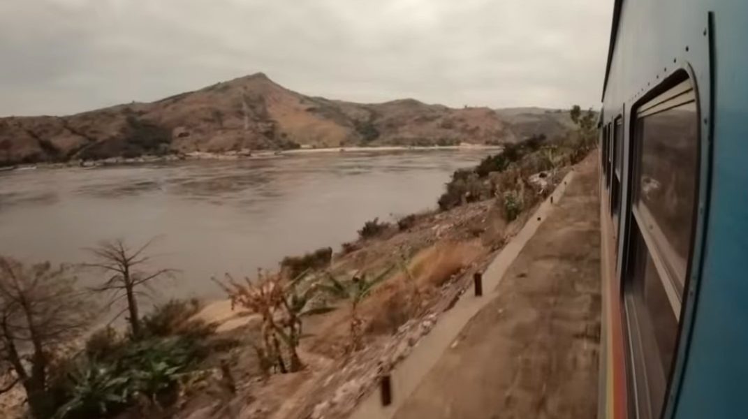 Alunecare de teren devastatoare în Republica Democratică Congo: Peste 200 de morți în zona minieră Rubaya O alunecare de teren masivă, provocată de ploile torențiale, a dus la moartea a peste 200 de persoane în apropierea unei mine din estul Republicii Democrate Congo