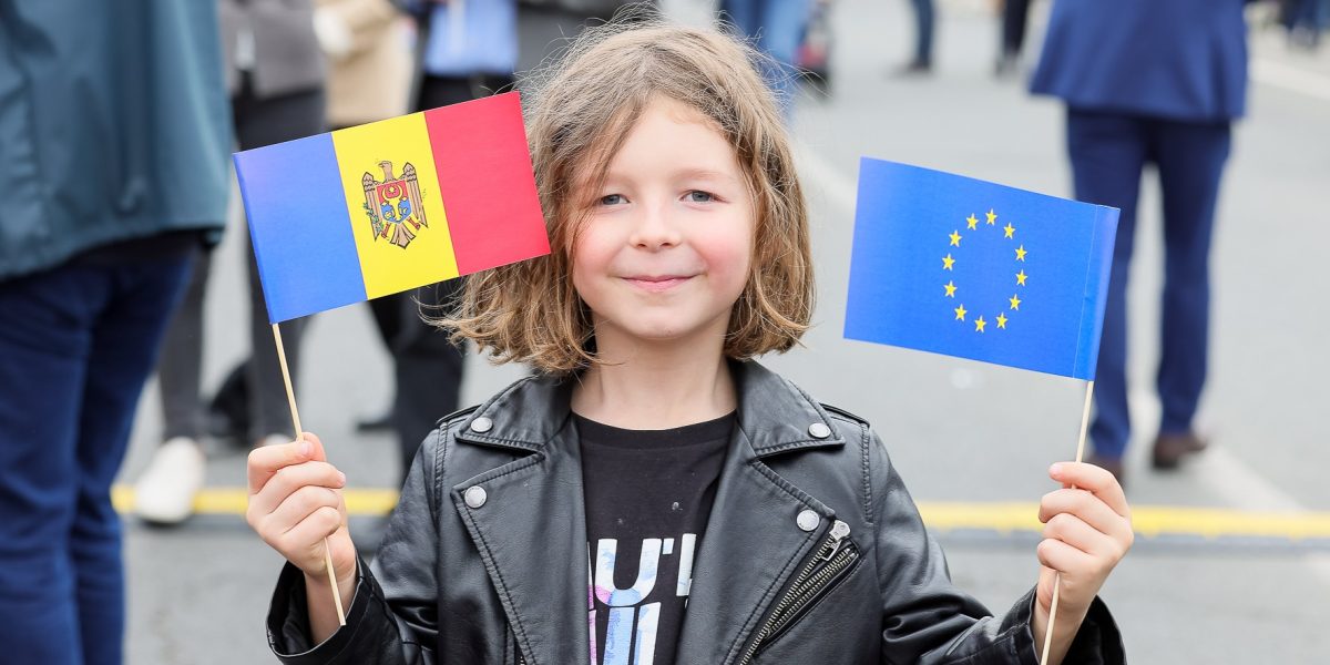 Parlamentul European propune măsuri pentru fonduri destinate extinderii UE Eurodeputații au adoptat miercuri un raport care subliniază importanța extinderii Uniunii Europene ca răspuns strategic la evoluțiile geopolitice