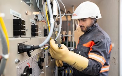 Rețele Electrice România finalizează modernizarea rețelelor din Năvodari, cu investiții de peste 22 de milioane de lei Rețele Electrice România (RER), parte a grupului PPC, a încheiat lucrările de modernizare a rețelelor de distribuție a energiei electrice în Năvodari, județul Constanța
