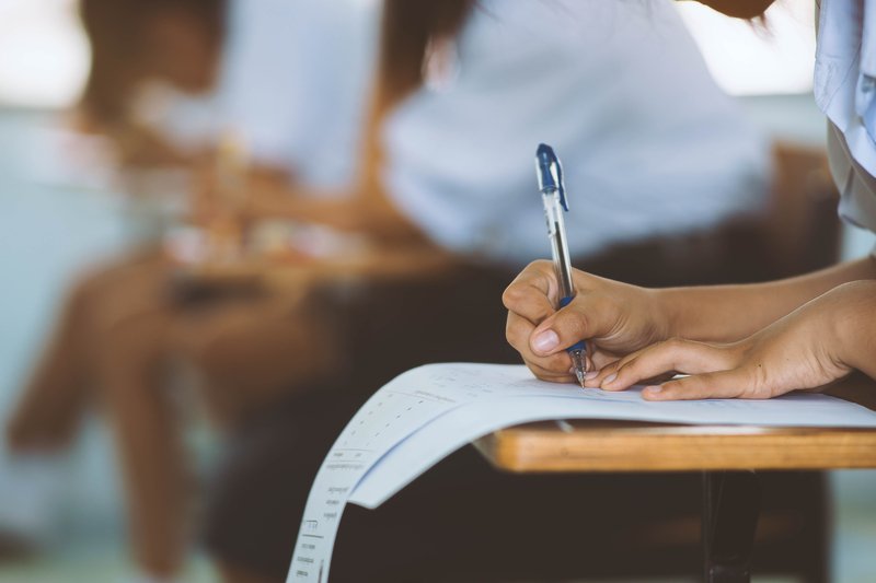 Elevii de clasa a VIII-a află luni rezultatele de la simularea Evaluării Naționale 2026 Luni, 30 martie, elevii de clasa a VIII-a vor afla rezultatele obținute la simularea Evaluării Naționale 2026