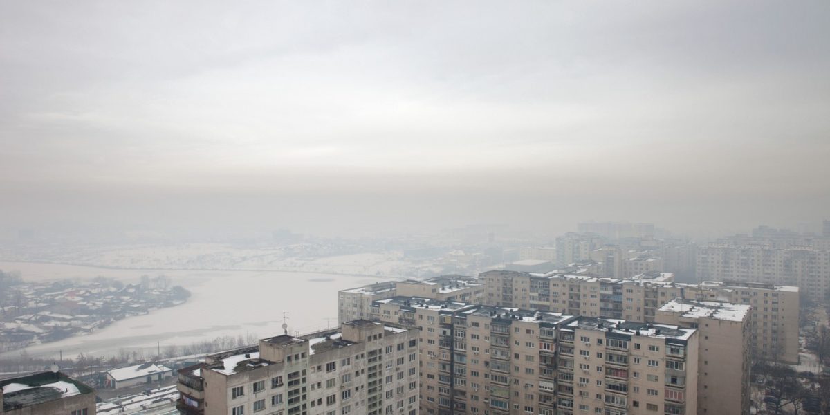 Bucureștiul, capitala europeană cu cel mai mare risc seismic Bucureștiul se confruntă cu un risc seismic major, fiind considerat orașul european cu cea mai mare vulnerabilitate la cutremure