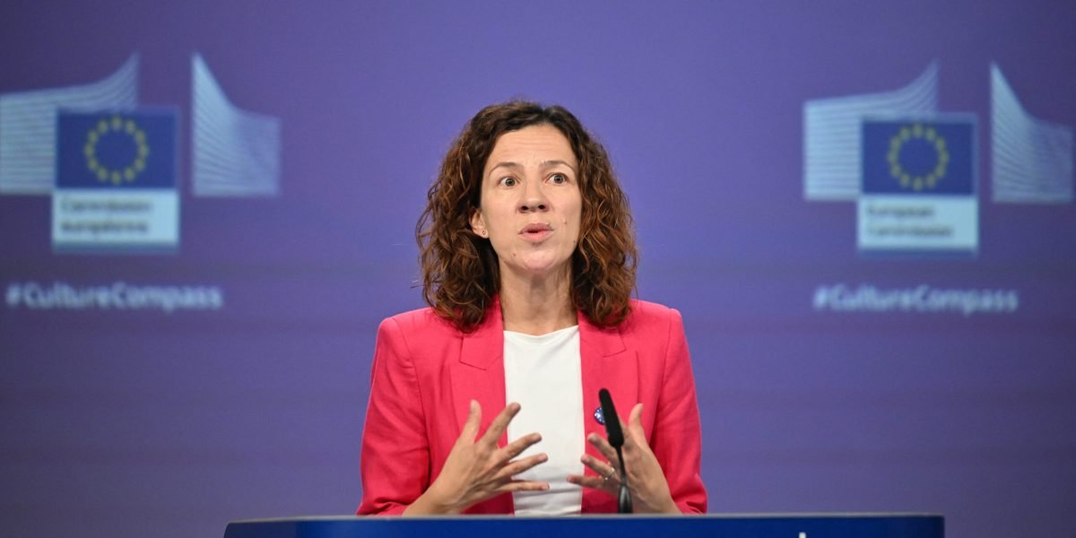 România solicită activarea mecanismului european de protecție civilă pentru repatrierea cetățenilor România, alături de alte state membre ale Uniunii Europene, a solicitat activarea mecanismului de protecție civilă pentru a facilita repatrierea cetățenilor europeni din zonele afectate de conflict, a anunțat vicepreședinta Comisiei Europene, Roxana Mînzatu