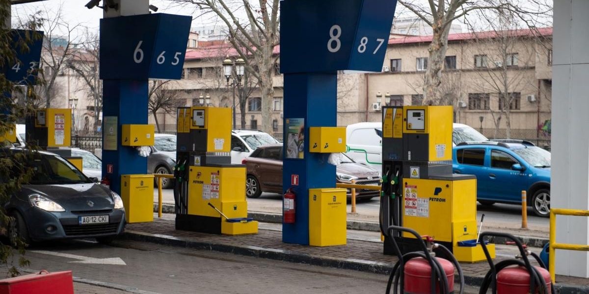 România are rezerve de combustibil pentru patru luni în cazul unei crize majore de aprovizionare Ministrul Energiei, Bogdan Ivan, a declarat că România deține stocuri suficiente de petrol și motorină pentru a face față unei eventuale întreruperi complete a importurilor
