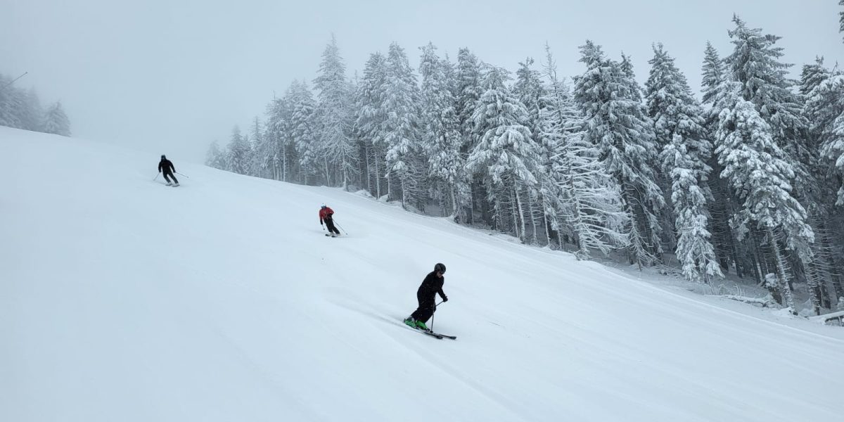 Ultimul weekend de schi în Poiana Brașov: Sezonul se încheie din cauza vremii Sezonul de schi în Poiana Brașov se încheie duminică, 29 martie, potrivit anunțului făcut de Primăria Brașov