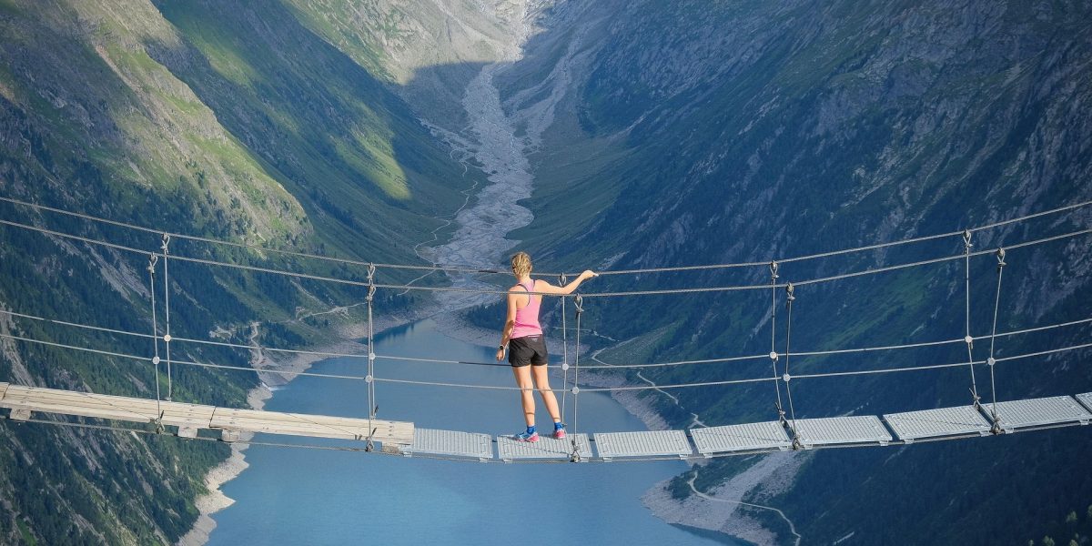 Un pod suspendat record în Bistrița-Năsăud: Speranțe de revigorare economică pentru comuna Parva Comuna Parva din județul Bistrița-Năsăud va găzdui, conform planurilor, cel mai înalt pod suspendat din Europa