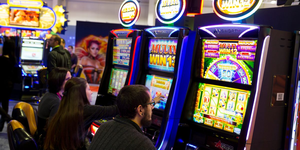 USR lansează o hartă interactivă cu localitățile care pot interzice jocurile de noroc Uniunea Salvați România (USR) a lansat marți o hartă interactivă care permite cetățenilor să urmărească în timp real deciziile administrațiilor locale privind interzicerea jocurilor de noroc