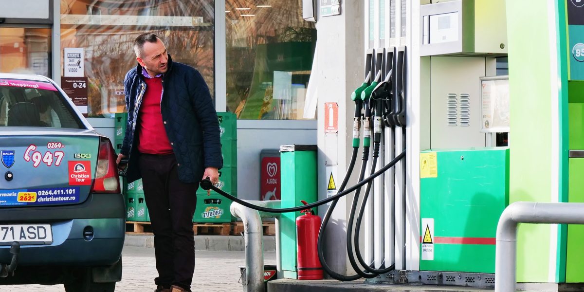 Escaladarea conflictului SUA-Iran amenință cu o nouă creștere a inflației în România Conflictul prelungit dintre Statele Unite și Iran ar putea duce la o creștere a inflației în România până la 5-5,5% la finalul acestui an, depășind astfel ținta de 3,9-4% stabilită de Banca Națională