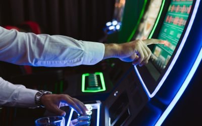 Reclamele la jocurile de noroc ar putea fi interzise pe timpul zilei: Ce efecte au asupra dependenților Parlamentul dezbate în prezent două proiecte de lege care ar putea schimba semnificativ industria jocurilor de noroc în România