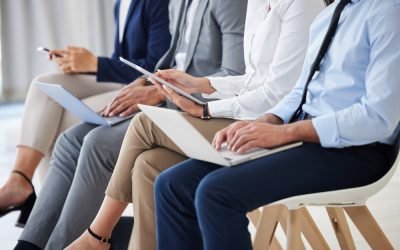 Comunicarea, o competență mai prețioasă decât programarea în era inteligenței artificiale În plină ascensiune a inteligenței artificiale generative, abilitățile de comunicare s-au transformat într-o competență extrem de căutată în domeniul tehnologiei