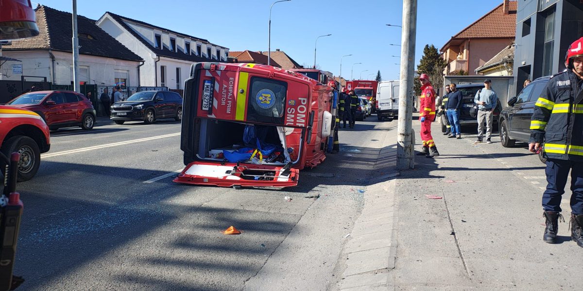 Accident grav în Sibiu: Planul Roșu de Intervenție activat după o coliziune pe Bulevardul Vasile Milea Un accident rutier a avut loc pe Bulevardul Vasile Milea din Sibiu, determinând activarea Planului Roșu de Intervenție