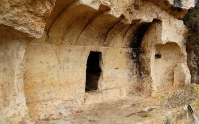 O comunitate medievală izolată în grote a dezvăluit secrete tulburătoare Într-o descoperire arheologică recentă, cercetătorii au scos la lumină detalii surprinzătoare despre o comunitate medievală care a trăit timp de secole în grote săpate în stâncă, în nordul Spaniei