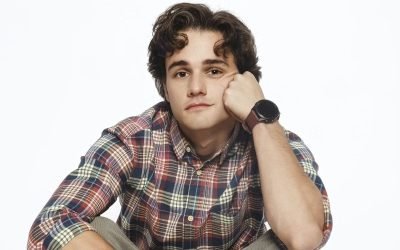 Ștefan Iancu, între lumina reflectoarelor și terenul de sport Actorul Ștefan Iancu, cunoscut pentru rolurile sale în serialul „Ana, mi-ai fost scrisă în ADN” și pentru prezența sa în producții internaționale, pare să aibă o viață plină de activitate, atât pe plan profesional, cât și personal