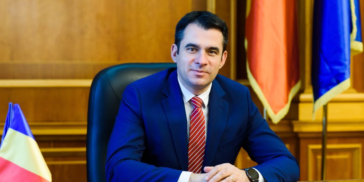Pălărie: Acord privind bugetul, așteptat în Parlament în două săptămâni Senatorul USR Ștefan Pălărie estimează că liderii coaliției de guvernare sunt aproape de un acord final privind bugetul de stat pentru anul 2026