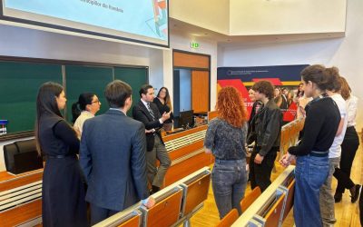 Primăria Capitalei cheamă tinerii absolvenți către administrație Primăria Municipiului București, prin vocea viceprimarului Stelian Bujduveanu, a lansat un apel către studenții de la SNSPA, îndemnându-i să ia în considerare o carieră în instituțiile statului