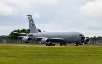 Avioane de realimentare americane, desfășurate în România, pe fondul tensiunilor cu Iranul Primele trei avioane de tip KC-135 Stratotanker, capabile de realimentare în aer, au fost dislocate în România, pe Aeroportul Otopeni din București, duminică, 15 martie, marcând o creștere temporară a prezenței militare și a echipamentelor americane în țara noastră