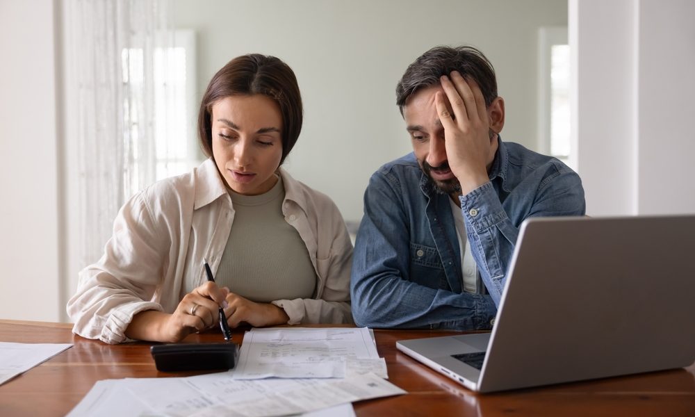 Bonificație fiscală controversată: Cine sunt românii care nu beneficiază Guvernul a introdus o bonificație de 3% din impozitul pe venit, prin cel de-al treilea pachet fiscal, destinat românilor cu venituri din activități independente, chirii și alte surse