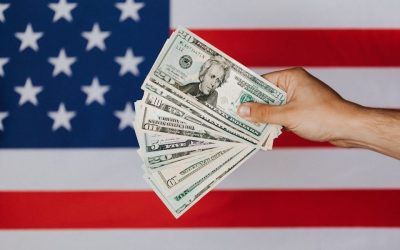 Trump semnează bancnotele americane, o premieră istorică