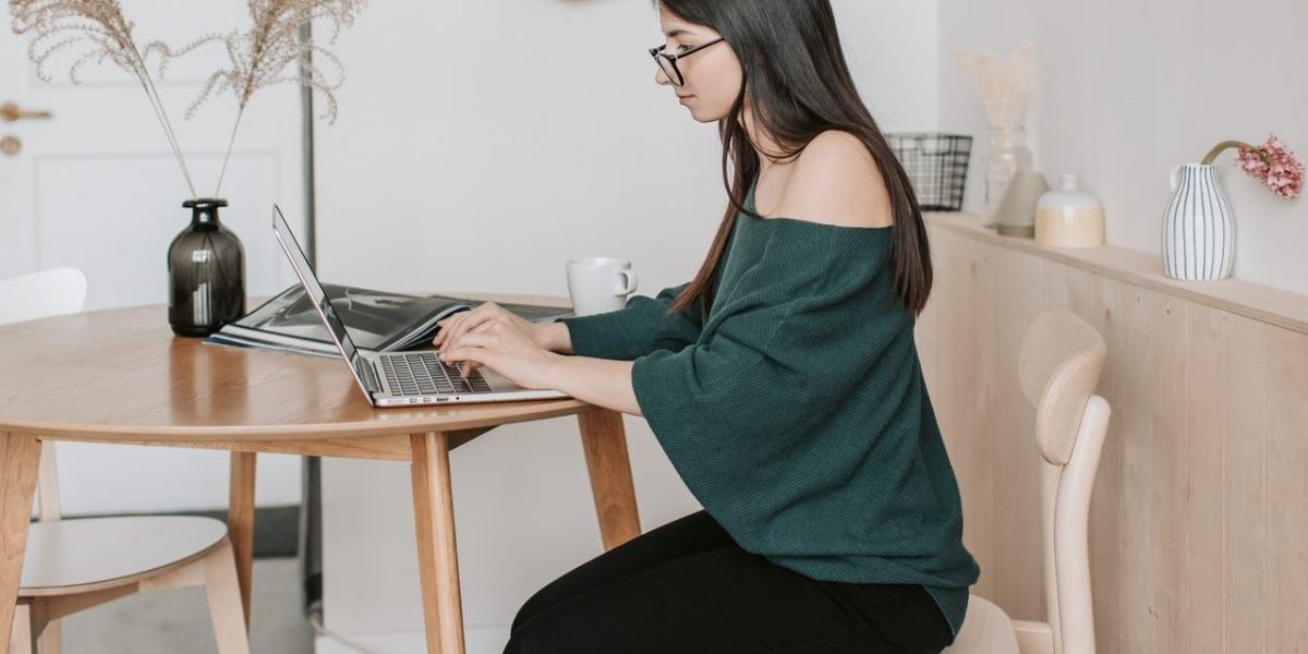 AIE propune măsuri pentru a reduce dependența de hidrocarburi în contextul tensiunilor din Orientul Mijlociu Agenția Internațională a Energiei (AIE) a prezentat o serie de măsuri menite să diminueze presiunea asupra prețurilor și stocurilor de hidrocarburi, în contextul războiului din Orientul Mijlociu