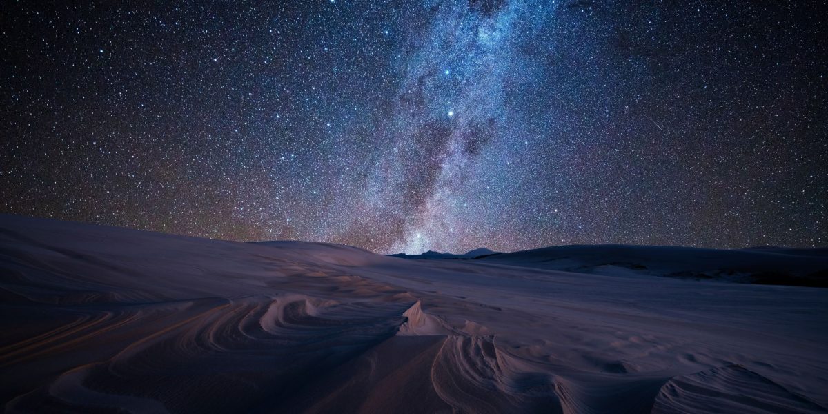 Un nou telescop gigant, construit pentru a observa rețeaua cosmică, ia forma la Observatorul El Sauce Oamenii de știință lucrează la finalizarea unui telescop revoluționar, dedicat cartografierii uneia dintre cele mai greu de observat structuri din univers: rețeaua cosmică