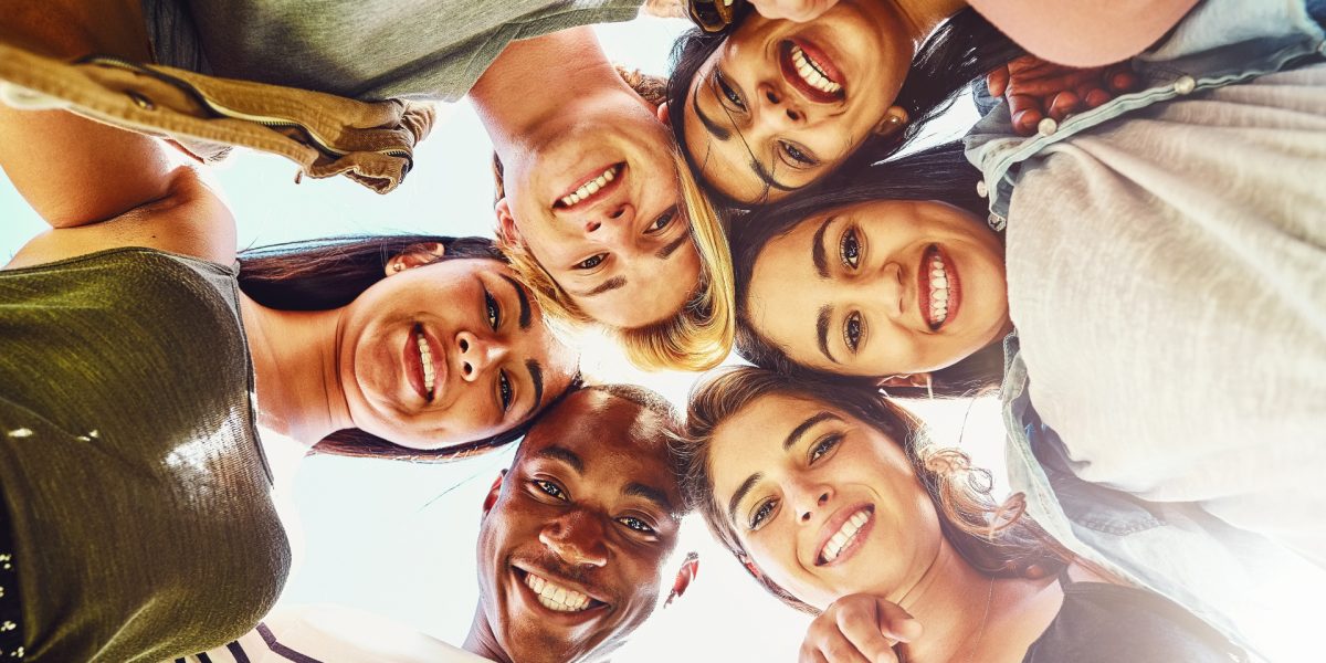 Jurnaliștii români, martori la schimbările de mentalitate ale adolescenților Un studiu recent, dat publicității cu ocazia Zilei de 8 Martie, arată că o treime dintre adolescenții români au observat lipsă de respect față de mamele lor în cadrul familial