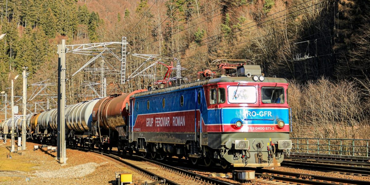Transportul feroviar de marfă, în pericol: companiile private acuză Guvernul de ignoranță Organizația Patronală a Societăților Feroviare Private din România (OPSFPR) acuză Guvernul de o atitudine profund neglijentă față de transportul feroviar de marfă, punând în pericol acest sector strategic