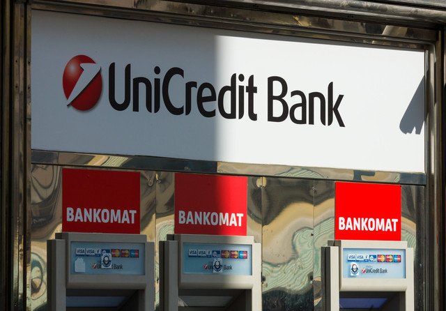 UniCredit țintește o cotă mai mare la Commerzbank, dar întâmpină rezistență Banca italiană UniCredit a lansat o ofertă pentru a-și crește participația la Commerzbank, cu scopul de a depăși pragul de 30%