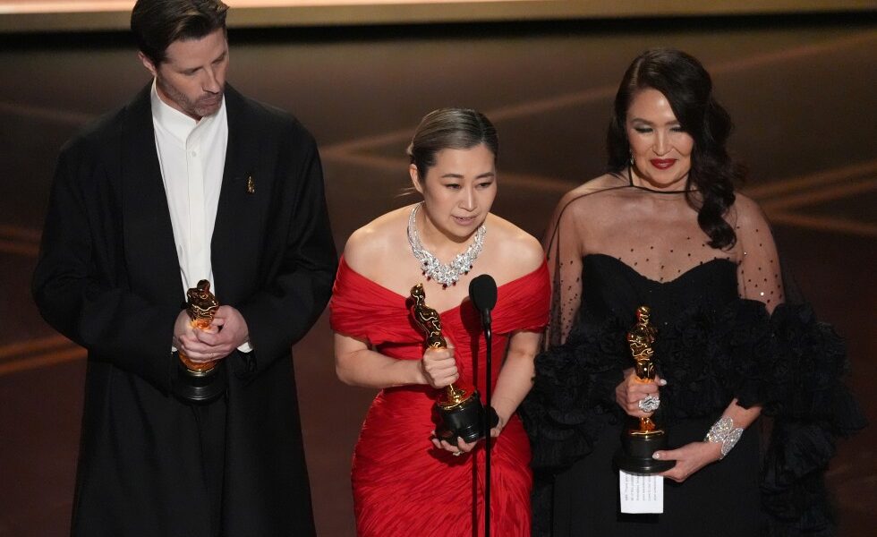 „KPop Demon Hunters” și „One Battle After Another” conduc lista premianților la Premiile Oscar 2026 LOS ANGELES – Ceremonia de decernare a premiilor Oscar din 2026 a debutat cu surprize și omagii, dar și cu o doză de reflecție asupra realităților geopolitice