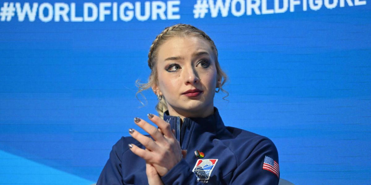 Amber Glenn, patinatoarea americană, dezamăgește la Campionatele Mondiale, dar emoționează fanii Praga, Cehia – Finalul de sezon nu a fost cel dorit pentru patinatoarea americană Amber Glenn