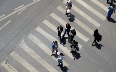 Spaima de a vorbi cu străinii: o recesiune socială neobservată? O întâmplare obișnuită, petrecută într-un vagon aproape gol de tren, a scos la iveală o realitate paradoxală a societății contemporane: teamă de interacțiunile spontane