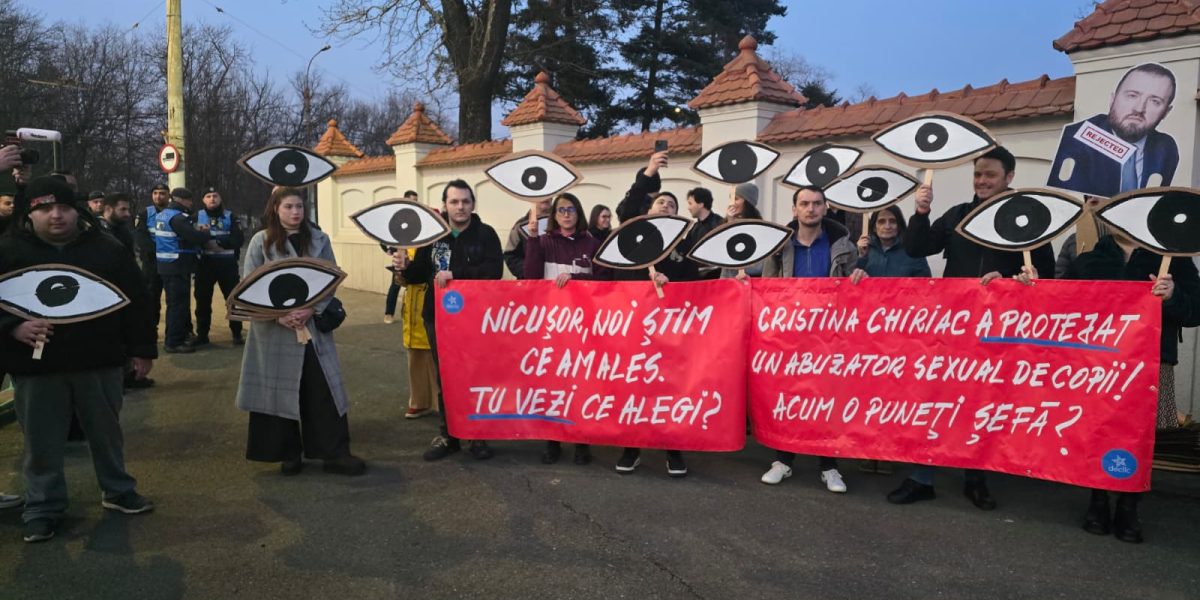 Nicușor Dan, față în față cu protestatarii: Dialog la Cotroceni pe tema numirilor la parchete Președintele Nicușor Dan s-a întâlnit cu protestatarii adunați în fața Palatului Cotroceni, veniți să își exprime nemulțumirea față de propunerile pentru șefia marilor parchete